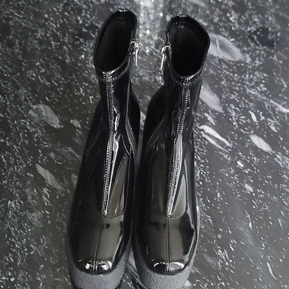 BRAND NEW LAMODA WOMEN'S OUTLAST PATENT BLOCK HEEL ANKLE BOOTS - Picture 2 of 12